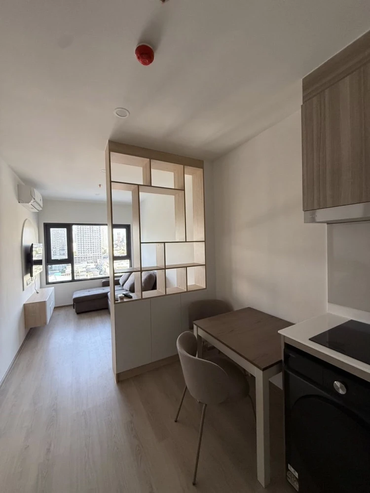 Condo for rent, Life Rama 4 - Asoke, ready to move in, complete with amenities, just bring your own luggage and move in. You must reserve.