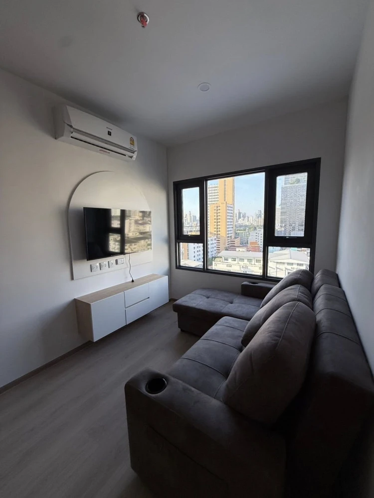 Condo for rent, Life Rama 4 - Asoke, ready to move in, complete with amenities, just bring your own luggage and move in. You must reserve.