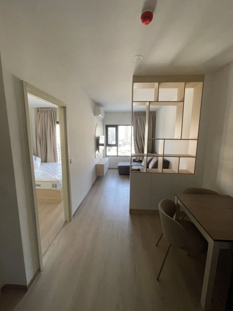 Condo for rent, Life Rama 4 - Asoke, ready to move in, complete with amenities, just bring your own luggage and move in. You must reserve.