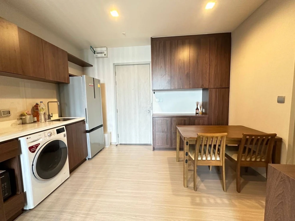 Condo for rent: Life Sukhumvit 62, a nice room, complete with furniture and electrical appliances. If you don't reserve, you'll regret it later.