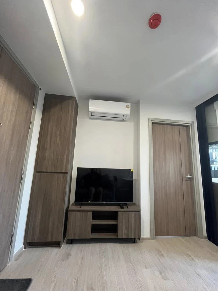 Condo for rent, Nue core khukhot Station, nice room, complete with furniture and electrical appliances. Hurry and reserve now.