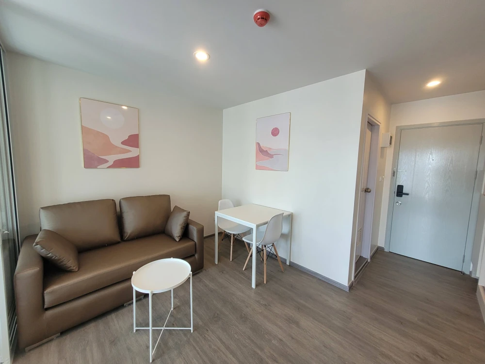 Condo for rent, Regent Home Bangna. Nice unit, fully furnished with appliances, 24th floor, pool view. Book now!