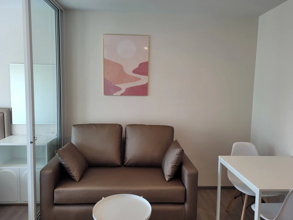 Condo for rent, Regent Home Bangna. Nice unit, fully furnished with appliances, 24th floor, pool view. Book now!
