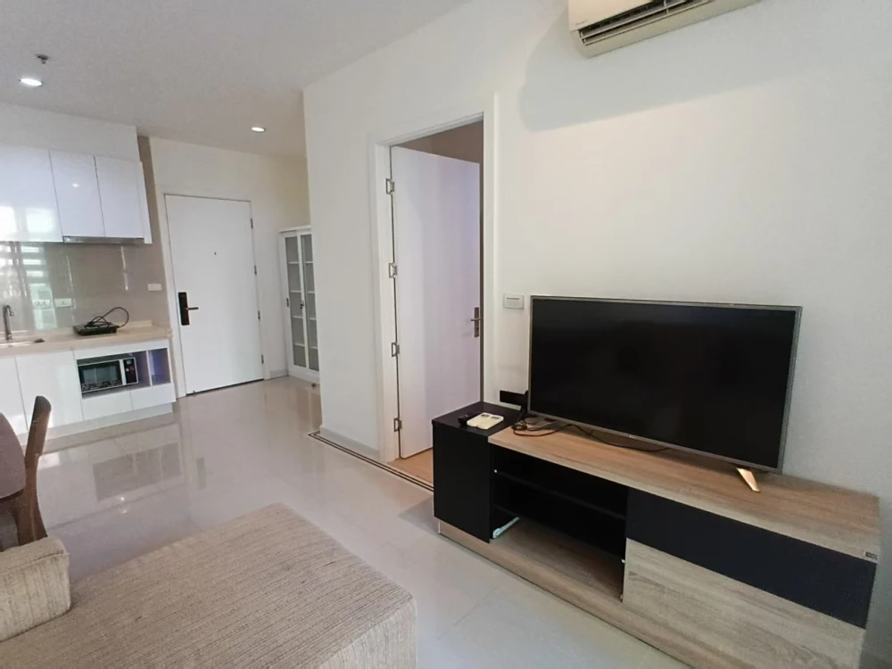 Condo for rent TC Green, 1 bedroom, 1 bathroom, in the heart of Rama 9. Just bring your bag and move in.