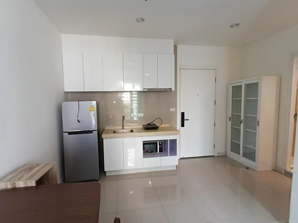 Condo for rent TC Green, 1 bedroom, 1 bathroom, in the heart of Rama 9. Just bring your bag and move in.