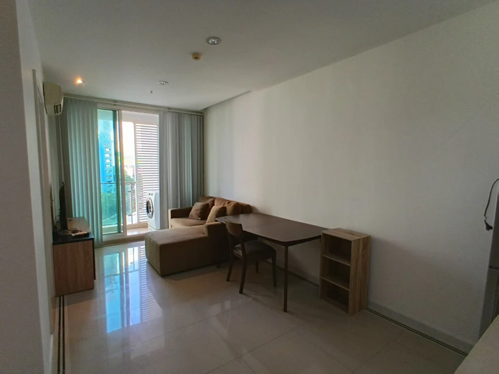 Condo for rent TC Green, 1 bedroom, 1 bathroom, in the heart of Rama 9. Just bring your bag and move in.