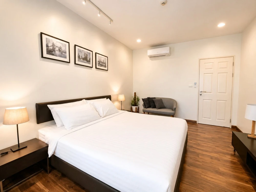 Condo for rent, Chewathai Ratchaprarop. Spacious and comfortable unit with ample living space and complete amenities. Book now!