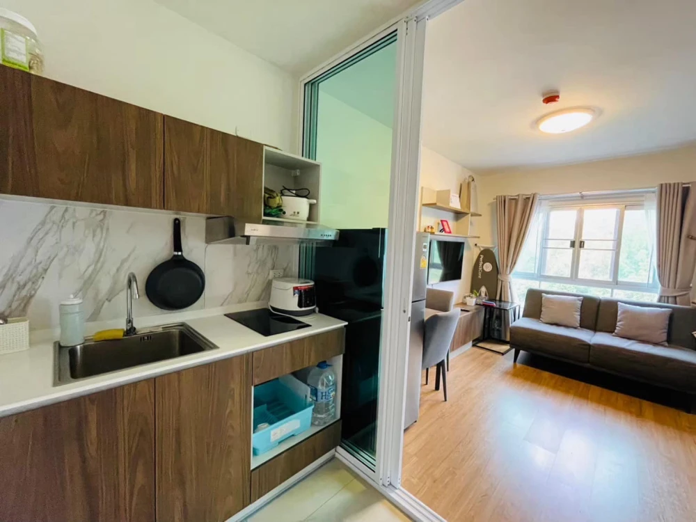 Condo for rent, D Condo Bliss Sriracha, room view overlooking the swimming pool, the room is cool all day, not hot.
