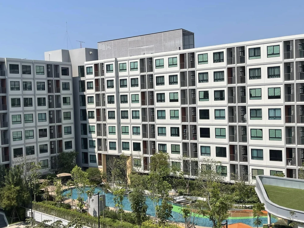 Condo for rent, D Condo Bliss Sriracha, room view overlooking the swimming pool, the room is cool all day, not hot.