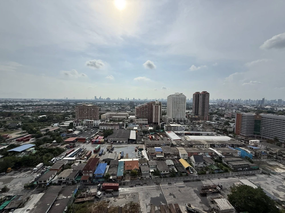 Condo for rent, Regent Bangna. Nicely furnished and ready to move in. High-quality built-in furniture. Amazing price! Book today! Don't miss out!