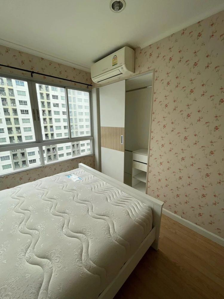 Condo for rent, Lumpini Park Pinklao, room with good wallpaper, great price, if you don't reserve, you'll regret it.