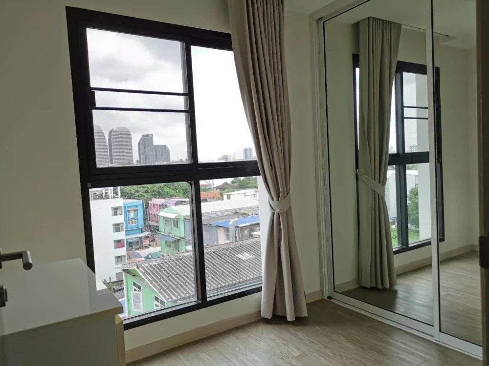 Condo for rent, Villa Lasalle. Spacious and comfortable unit with ample living space. Perfect for interior decorating enthusiasts!