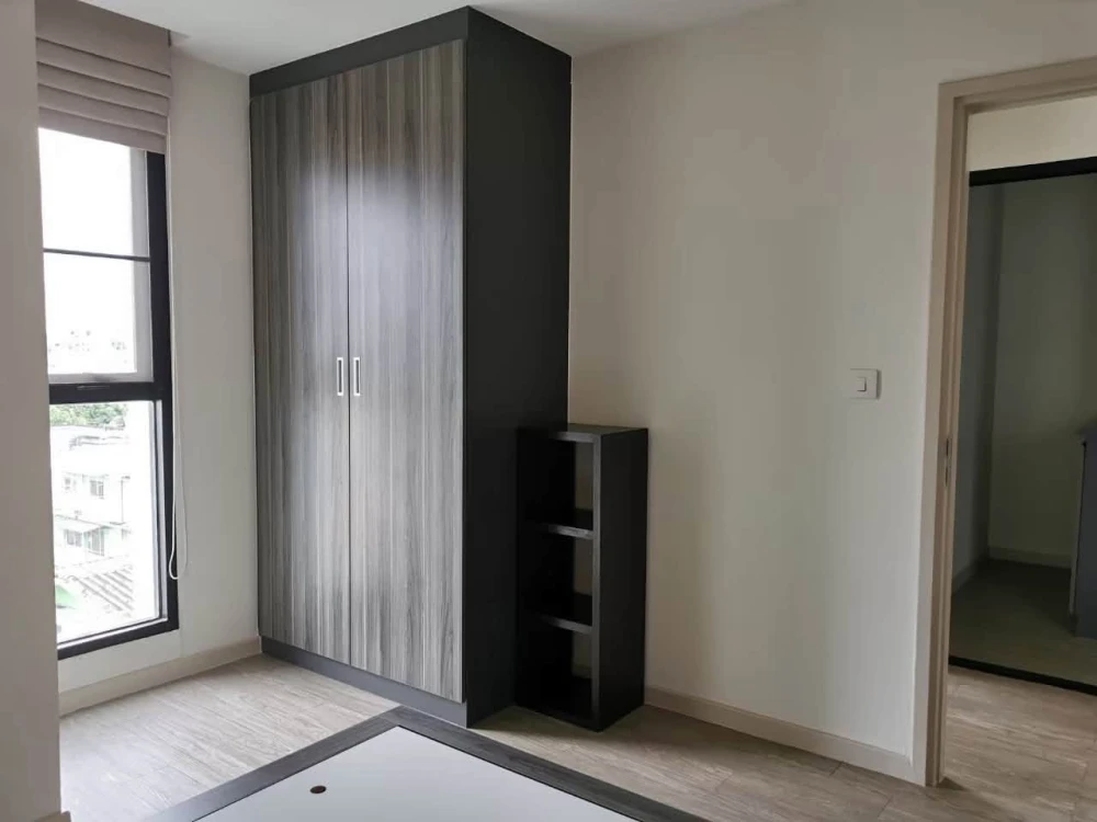 Condo for rent, Villa Lasalle. Spacious and comfortable unit with ample living space. Perfect for interior decorating enthusiasts!