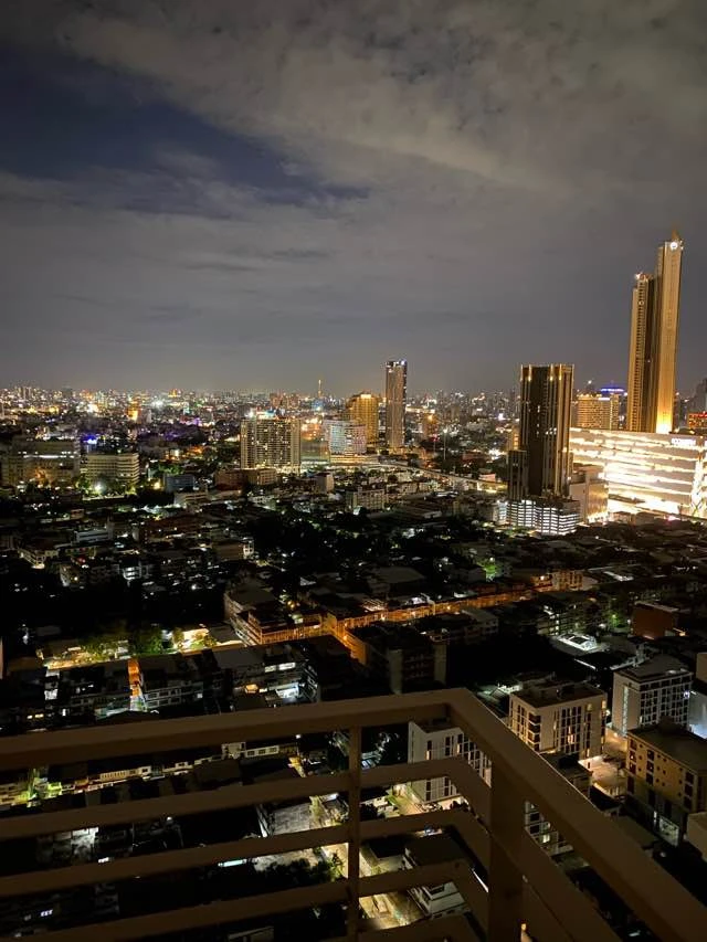 Condo for rent, Villa Sathorn, spacious unit on the 36th floor with river view and Iconsiam view. The balcony offers high privacy. Book now!