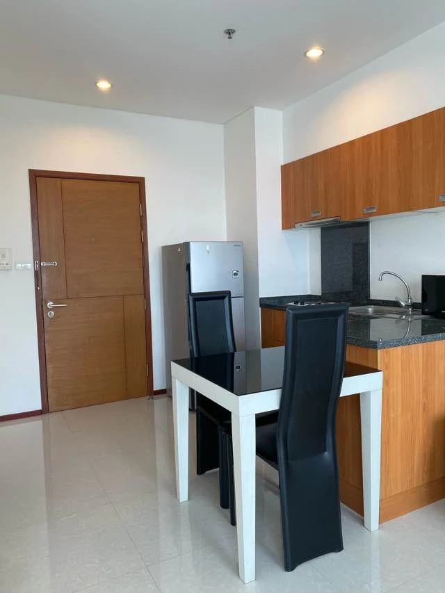 Condo for rent, Villa Sathorn, spacious unit on the 36th floor with river view and Iconsiam view. The balcony offers high privacy. Book now!
