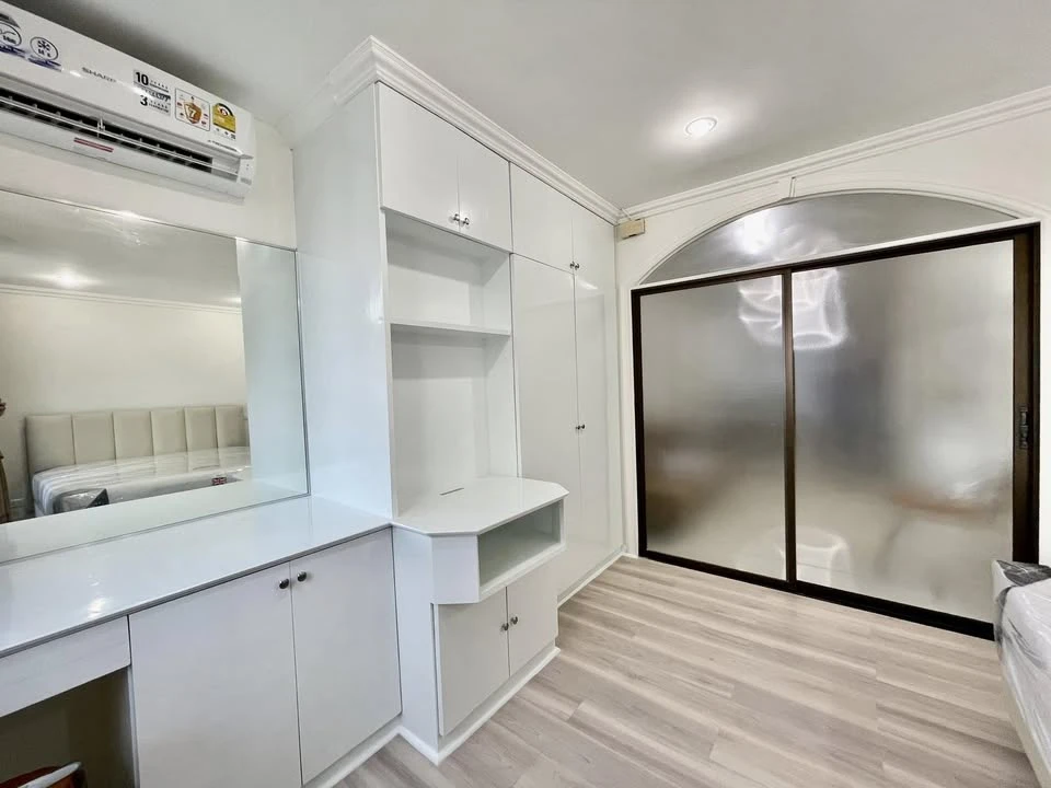 Condo for rent, Supalai Place Sukhumvit 39, the room has a lot of usable space, friendly price, complete in one place, book now.