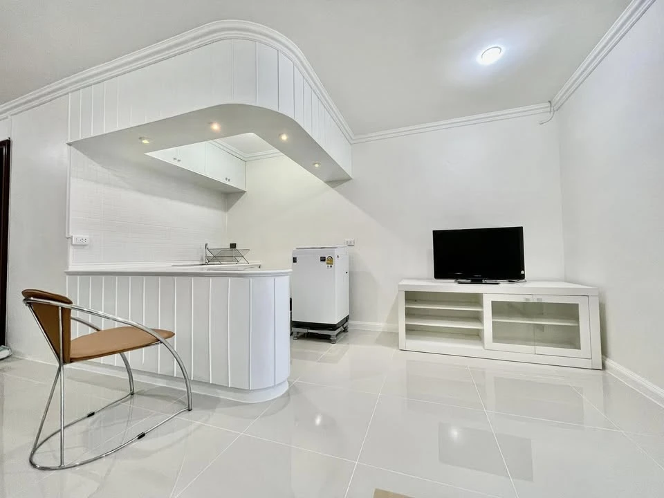 Condo for rent, Supalai Place Sukhumvit 39, the room has a lot of usable space, friendly price, complete in one place, book now.