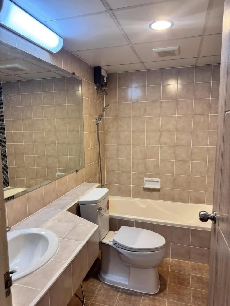 Condo for rent, Sathorn Bridge Tower, good view, spacious room, complete equipment, hurry before it slips out