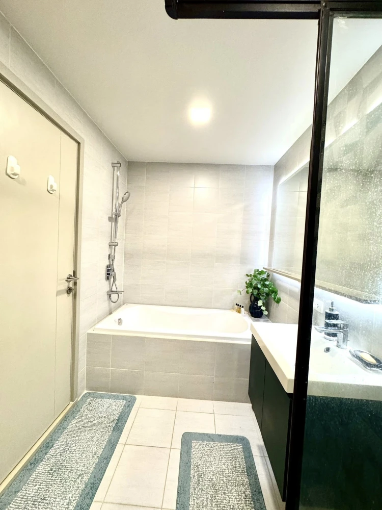 Condo for rent, The Base Sukhumvit 50, beautiful, clean, luxurious room.