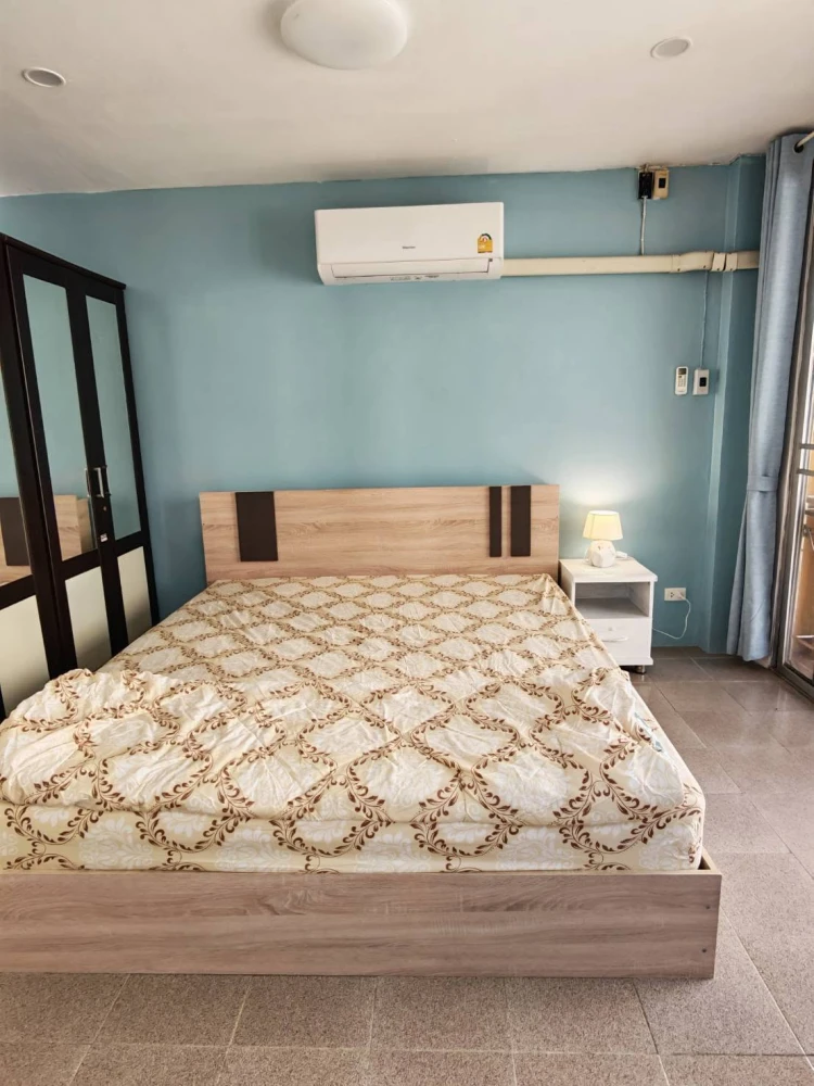 Condo for rent at The Parkland Bangna. Spacious room with ample living space. Convenient and complete amenities. Don't miss out!