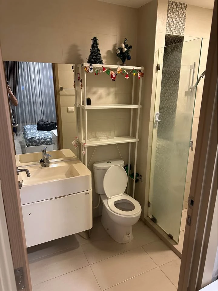 Condo for rent, Letmis Rama 9. The unit has separate partitions, creating well-defined zones. Convenient and complete amenities are all here. Book now