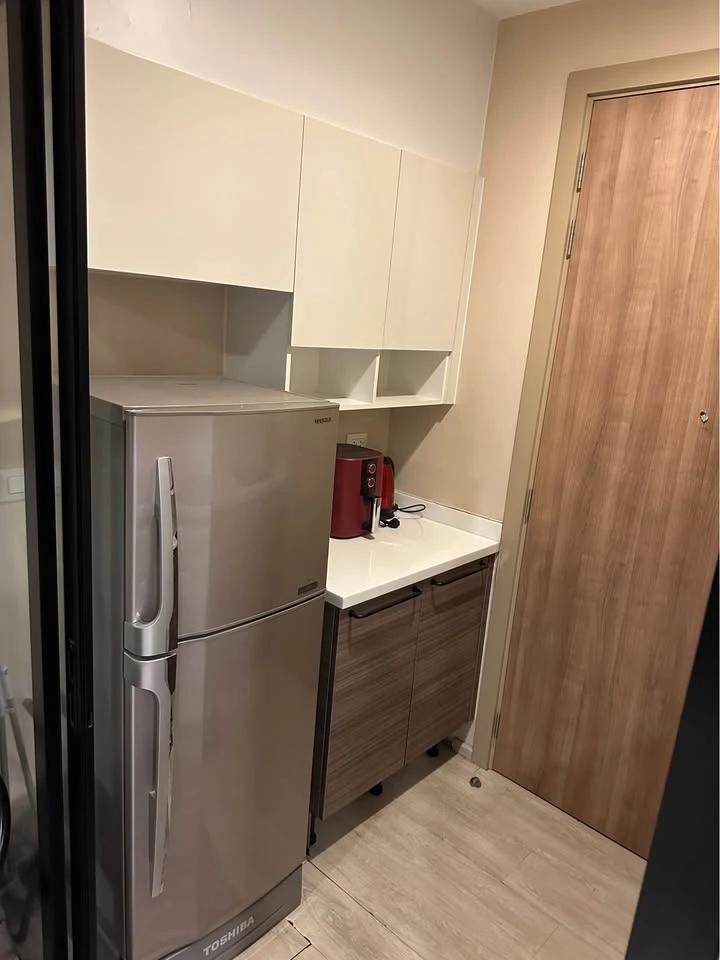 Condo for rent, Letmis Rama 9. The unit has separate partitions, creating well-defined zones. Convenient and complete amenities are all here. Book now