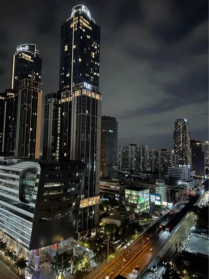 Condo for rent, Letmis Rama 9. The unit has separate partitions, creating well-defined zones. Convenient and complete amenities are all here. Book now