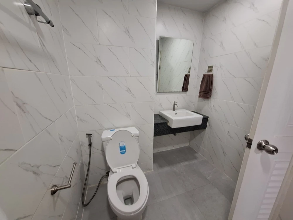 Condo for rent, A Space Asoke Ratchada, spacious room, lots of usable space, good price, hurry up and reserve.