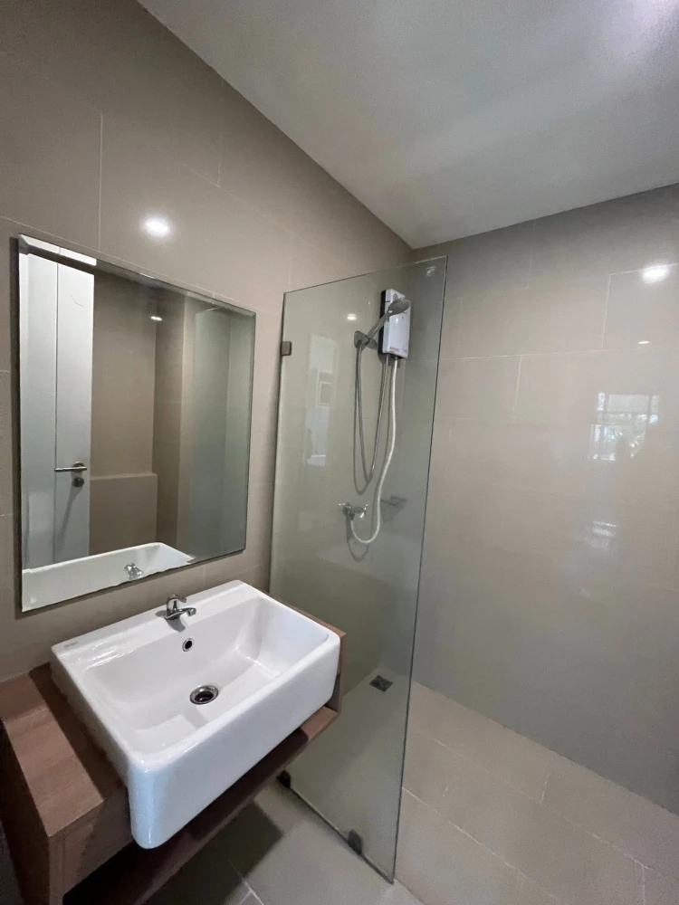 Beautiful condo for rent, Library House Charan 13, only 800 meters from MRT Charan 13 (Blue Line). Don't miss out!!!
