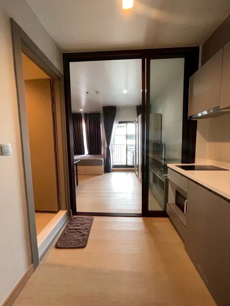 Condo for rent, Life Asoke-Rama 9, 42nd floor. Unobstructed view, bright and airy. Fully furnished. Book now!