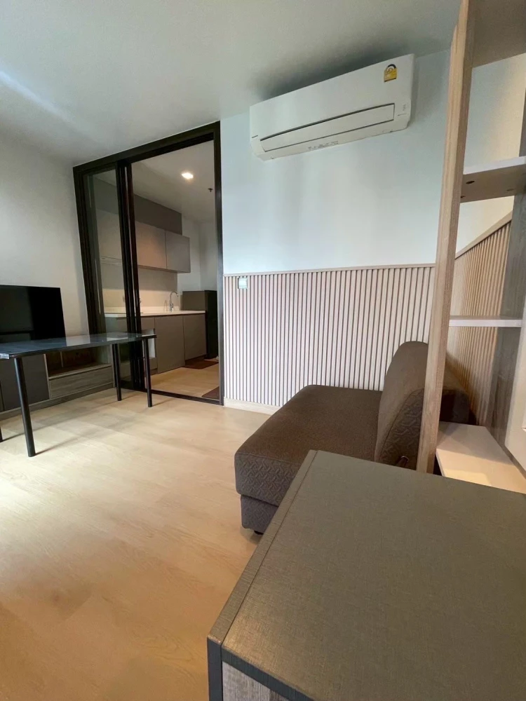 Condo for rent, Life Asoke-Rama 9, 42nd floor. Unobstructed view, bright and airy. Fully furnished. Book now!