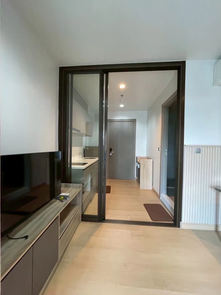 Condo for rent, Life Asoke-Rama 9, 42nd floor. Unobstructed view, bright and airy. Fully furnished. Book now!