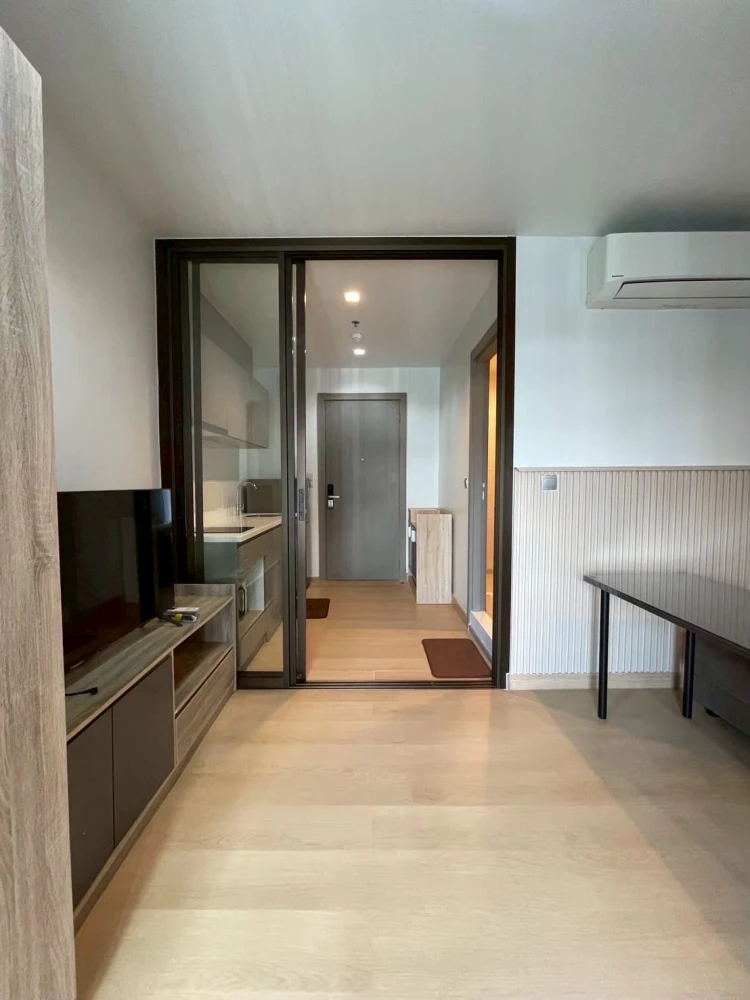 Condo for rent, Life Asoke-Rama 9, 42nd floor. Unobstructed view, bright and airy. Fully furnished. Book now!