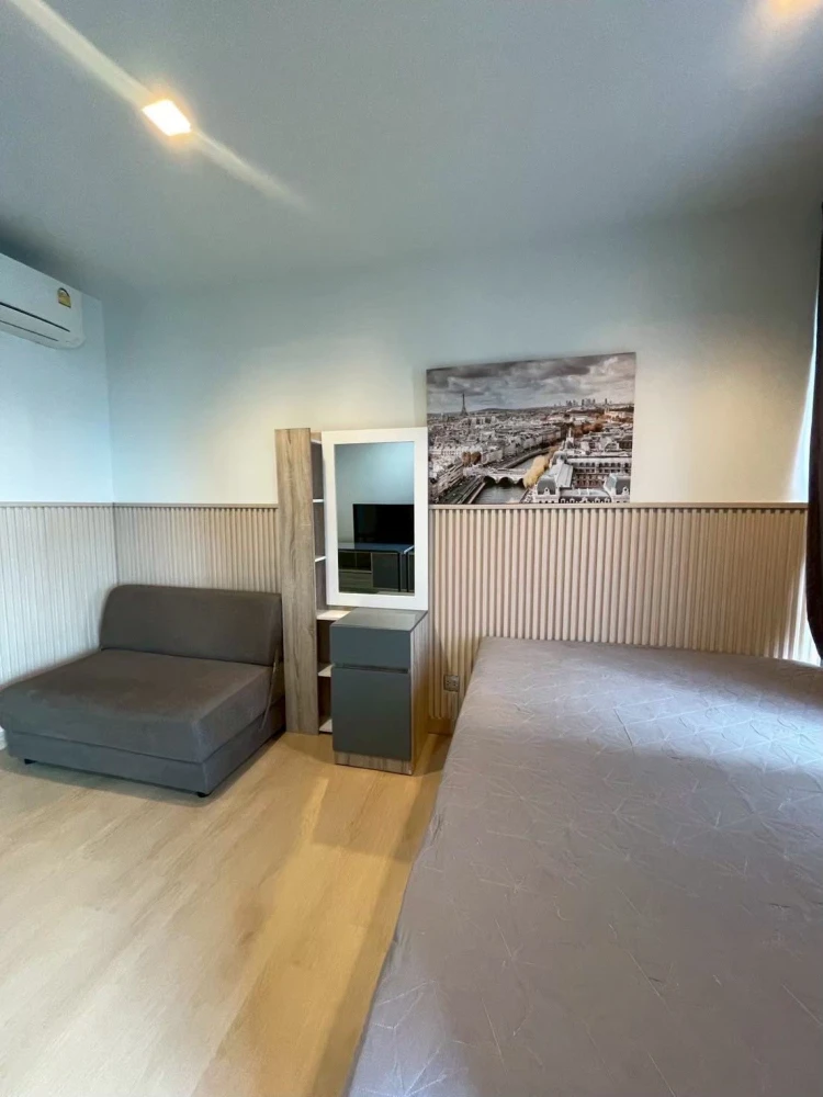 Condo for rent, Life Asoke-Rama 9, 42nd floor. Unobstructed view, bright and airy. Fully furnished. Book now!