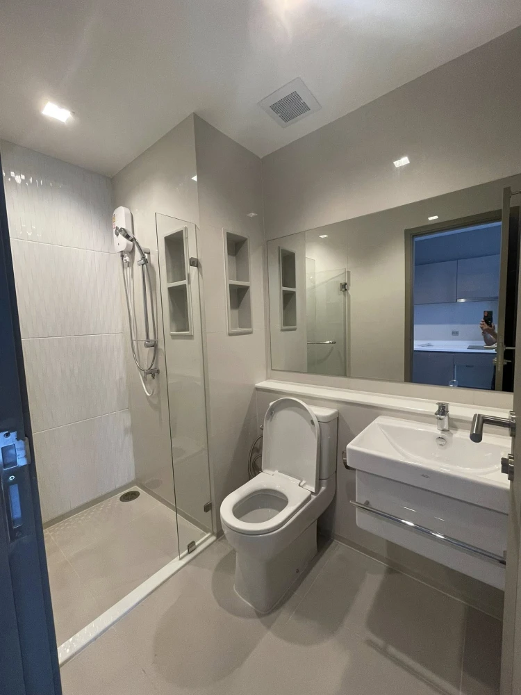 Condo for rent, Life Asoke-Rama 9, ready to move in, fully furnished with appliances. Book yours today!