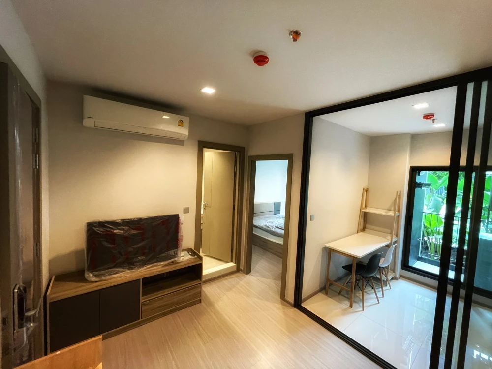 Condo for rent, Life Asoke-Rama 9, ready to move in, fully furnished with appliances. Book yours today!