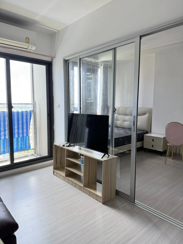 Condo for rent, Parkland Phetkasem 56. Nice unit on the 22nd floor with great views. Comes with amenities. Book now!