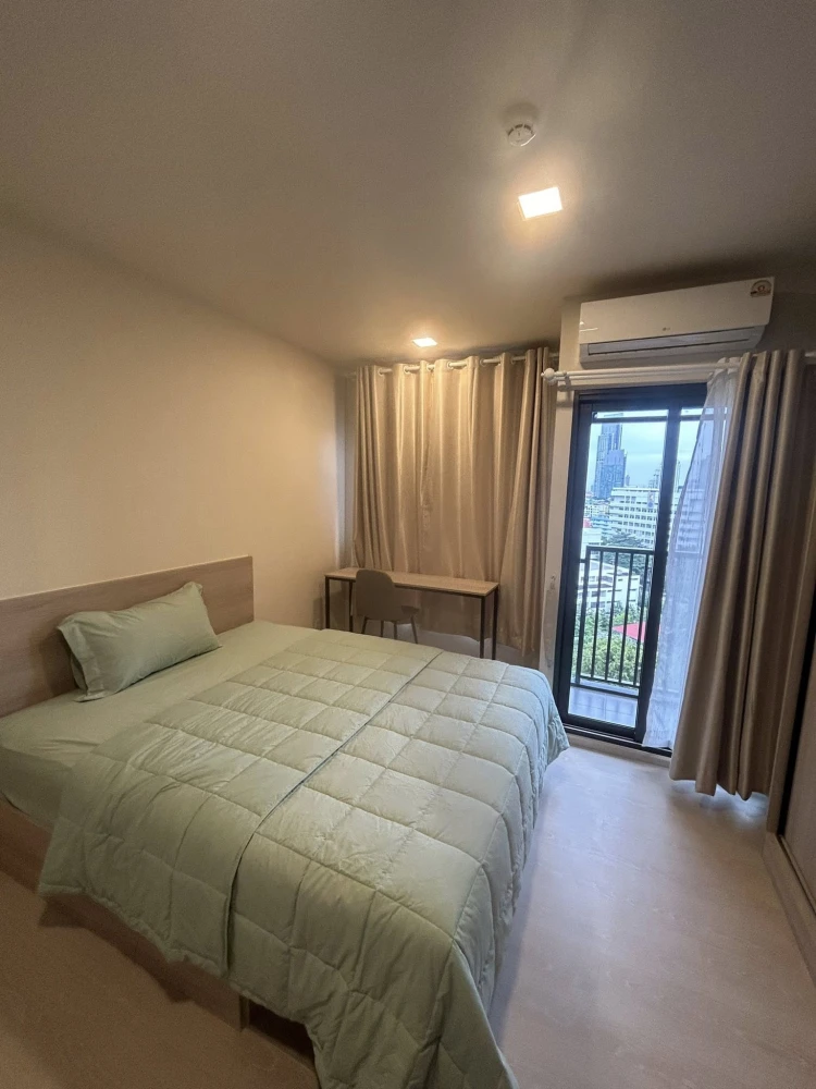 For rent: Luxury condo FLO by Sansiri, ready to move in, fully equipped with amenities, just bring your belongings and move in.