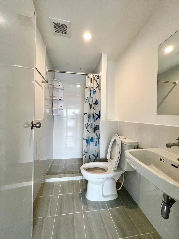 For rent: Sena Kit Condo, Chalong Krung-Lat Krabang, well-separated rooms, great price, hurry and book now.