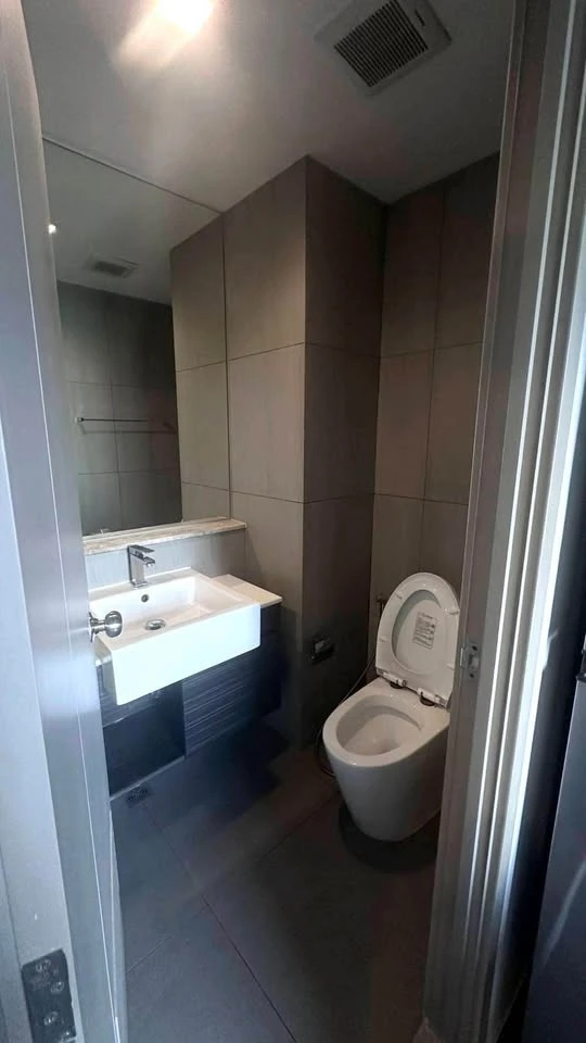 Condo for rent, Politan Rive, 20th floor, high view, great price, convenient, complete in one place. Hurry and reserve now, don't miss out!