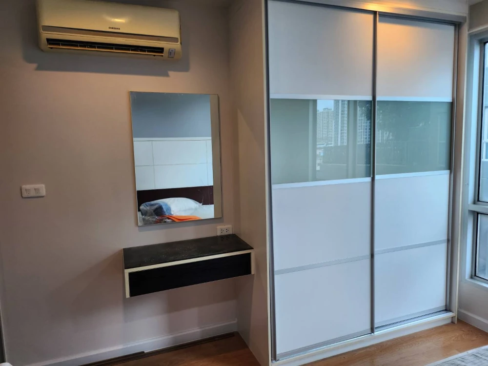 For rent, Casa Condo Ratchada-Thapra, simple decorated room, located on the 7th floor, has a good height. Move now, don't wait