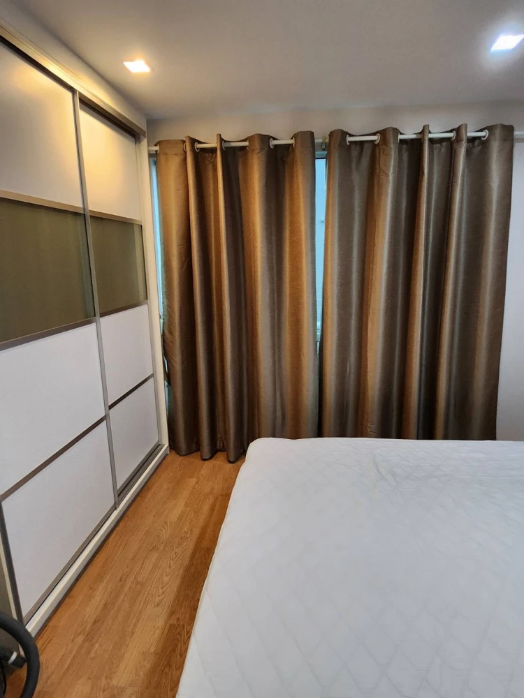 For rent, Casa Condo Ratchada-Thapra, simple decorated room, located on the 7th floor, has a good height. Move now, don't wait