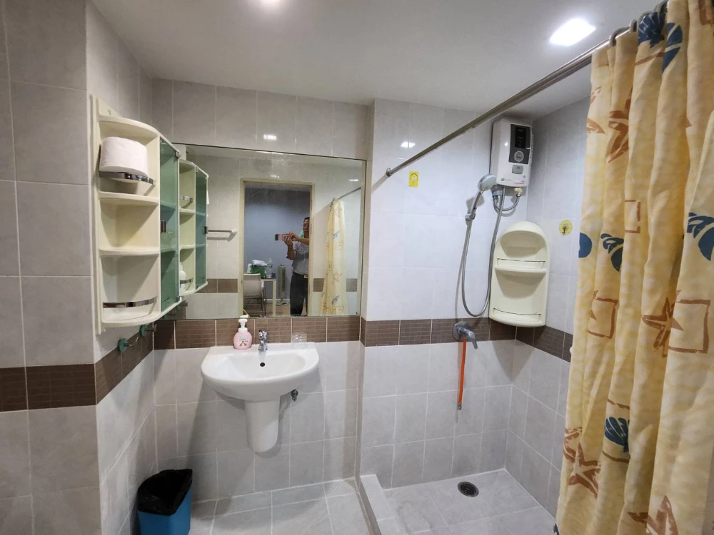 For rent, Casa Condo Ratchada-Thapra, simple decorated room, located on the 7th floor, has a good height. Move now, don't wait