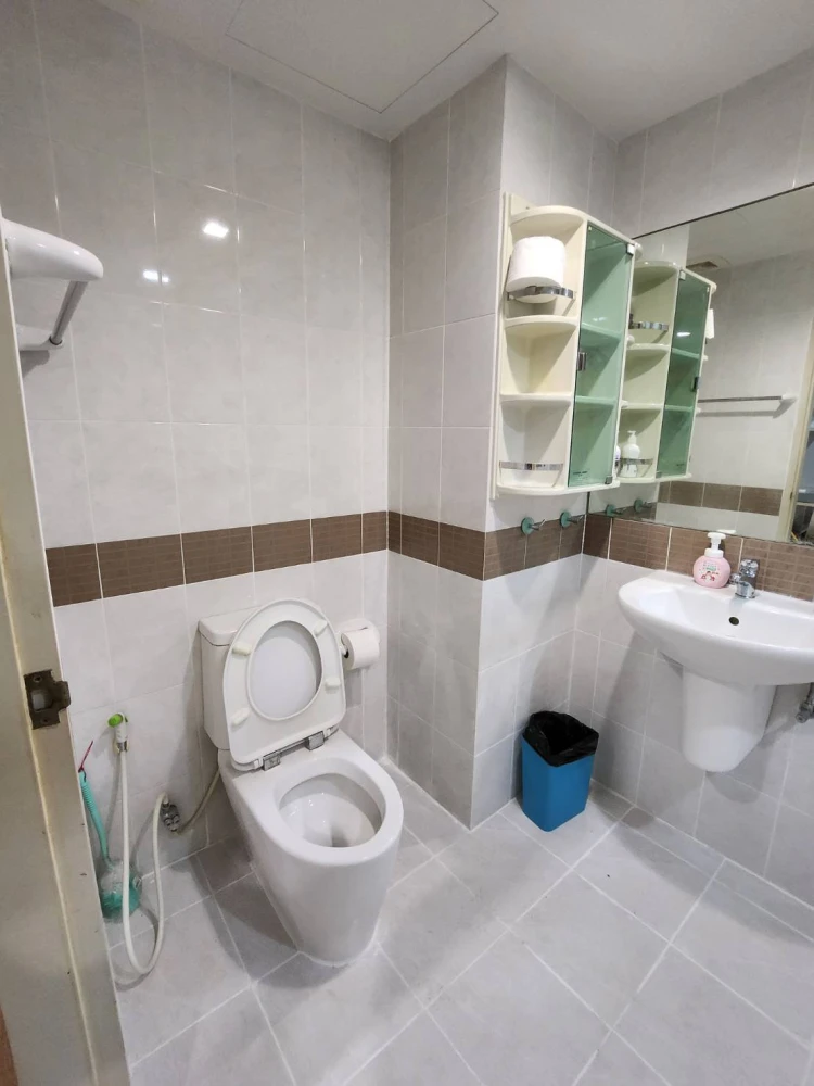 For rent, Casa Condo Ratchada-Thapra, simple decorated room, located on the 7th floor, has a good height. Move now, don't wait
