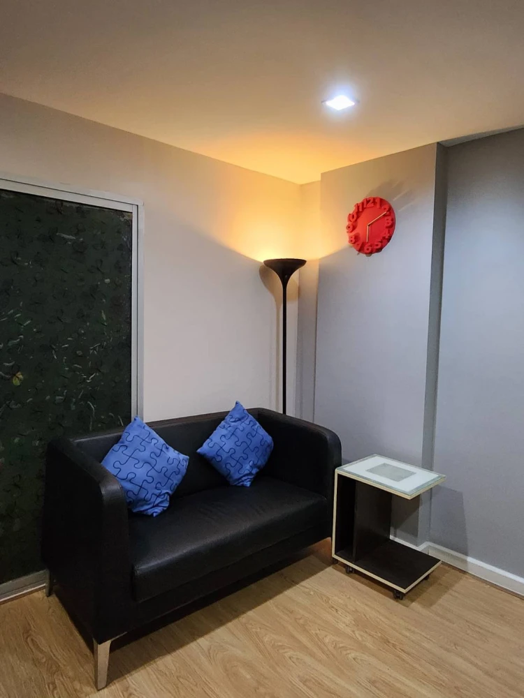 For rent, Casa Condo Ratchada-Thapra, simple decorated room, located on the 7th floor, has a good height. Move now, don't wait