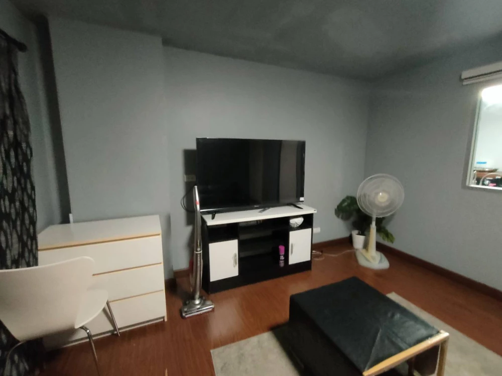 For rent: The Escape Condominium, Sukhumvit 101/1, room ready to move in, complete set of furniture, good price, don't miss booking.