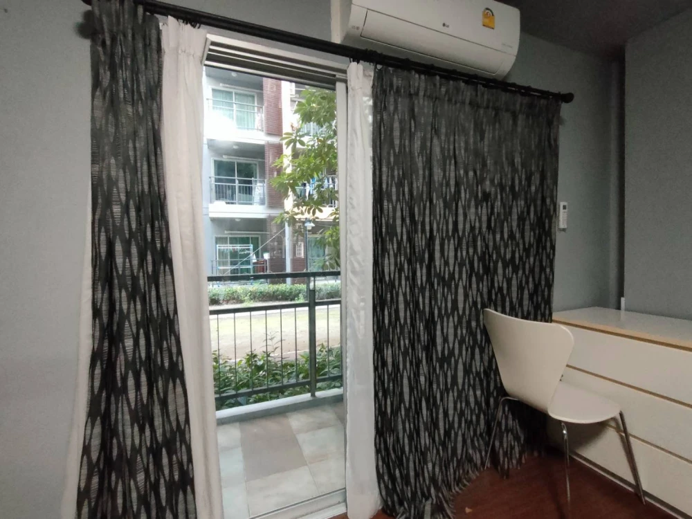 For rent: The Escape Condominium, Sukhumvit 101/1, room ready to move in, complete set of furniture, good price, don't miss booking.