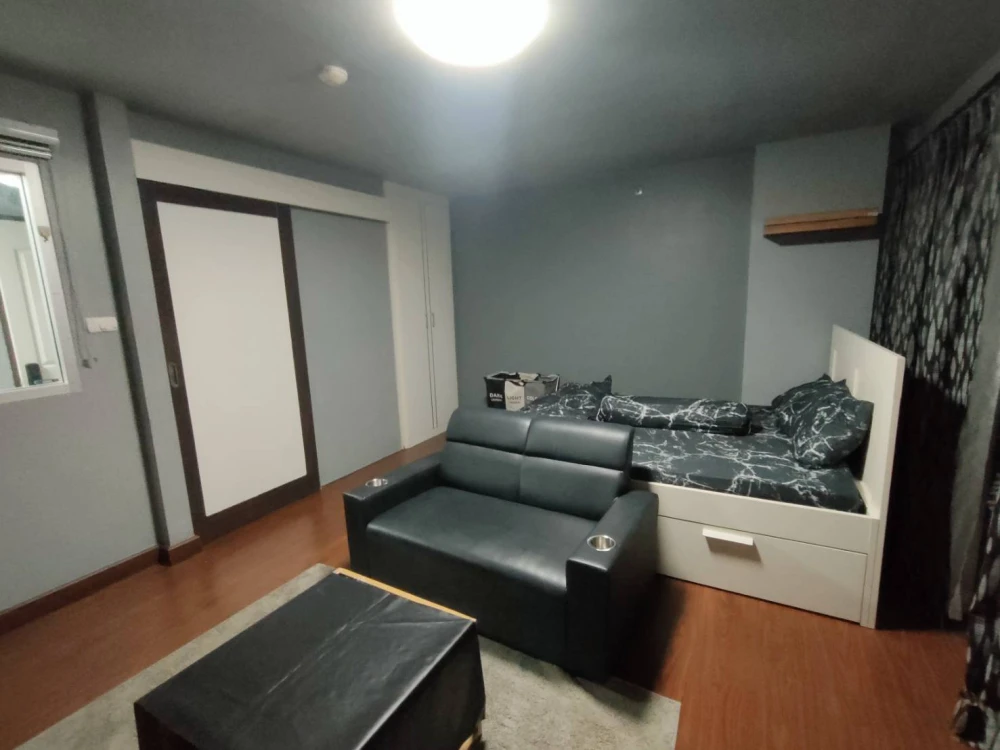 For rent: The Escape Condominium, Sukhumvit 101/1, room ready to move in, complete set of furniture, good price, don't miss booking.