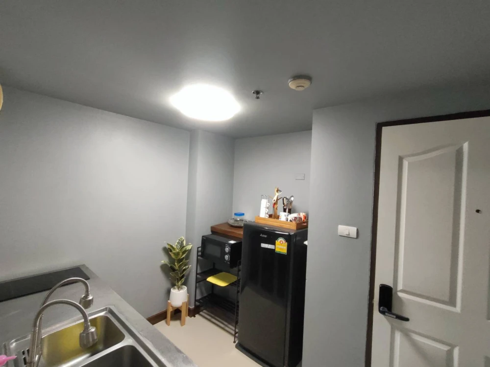 For rent: The Escape Condominium, Sukhumvit 101/1, room ready to move in, complete set of furniture, good price, don't miss booking.
