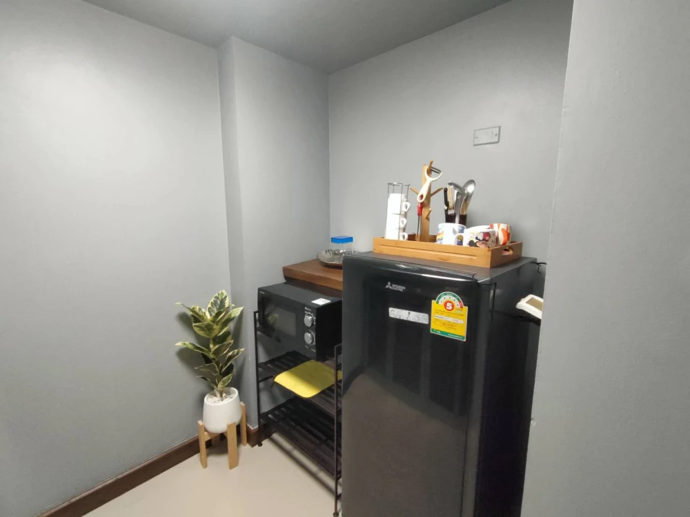 For rent: The Escape Condominium, Sukhumvit 101/1, room ready to move in, complete set of furniture, good price, don't miss booking.